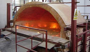 日产8吨(甲级料)中性硼硅玻璃电熔炉设计和调试过程